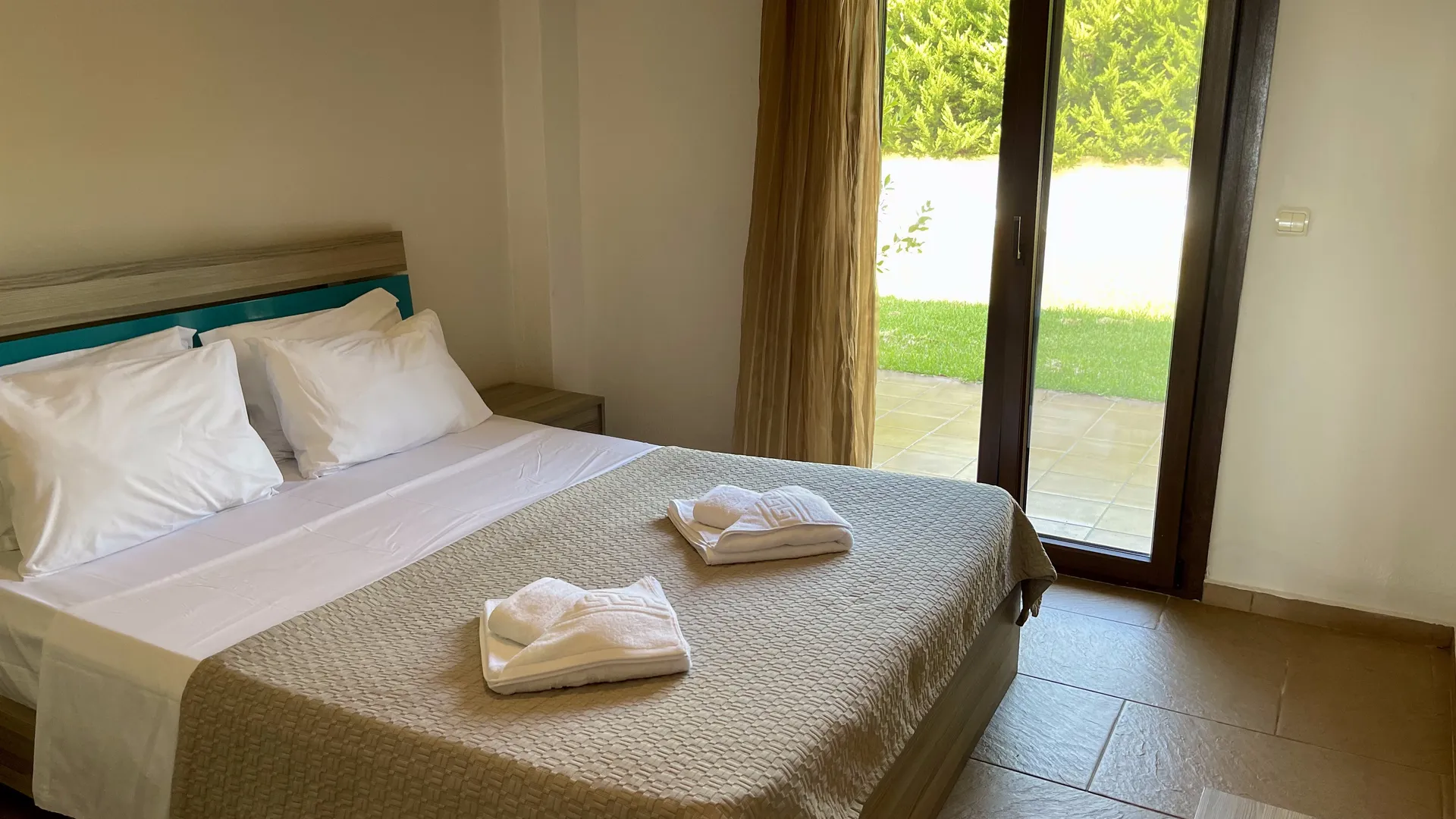 Tiara Holidays - Evlogia Village by Greek Pride - 2 bedroom - bedroom